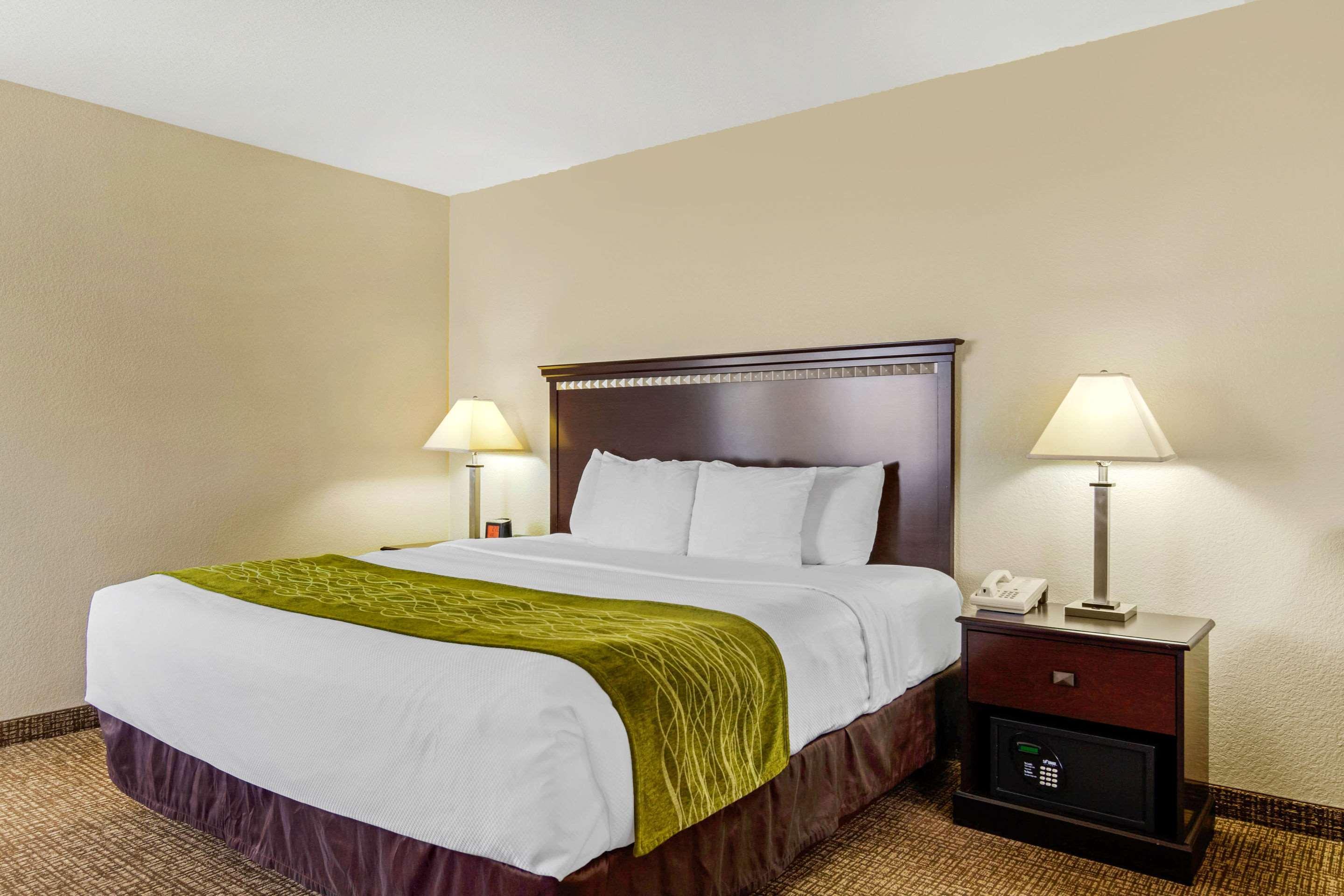 Comfort Inn & Suites Greeley Esterno foto