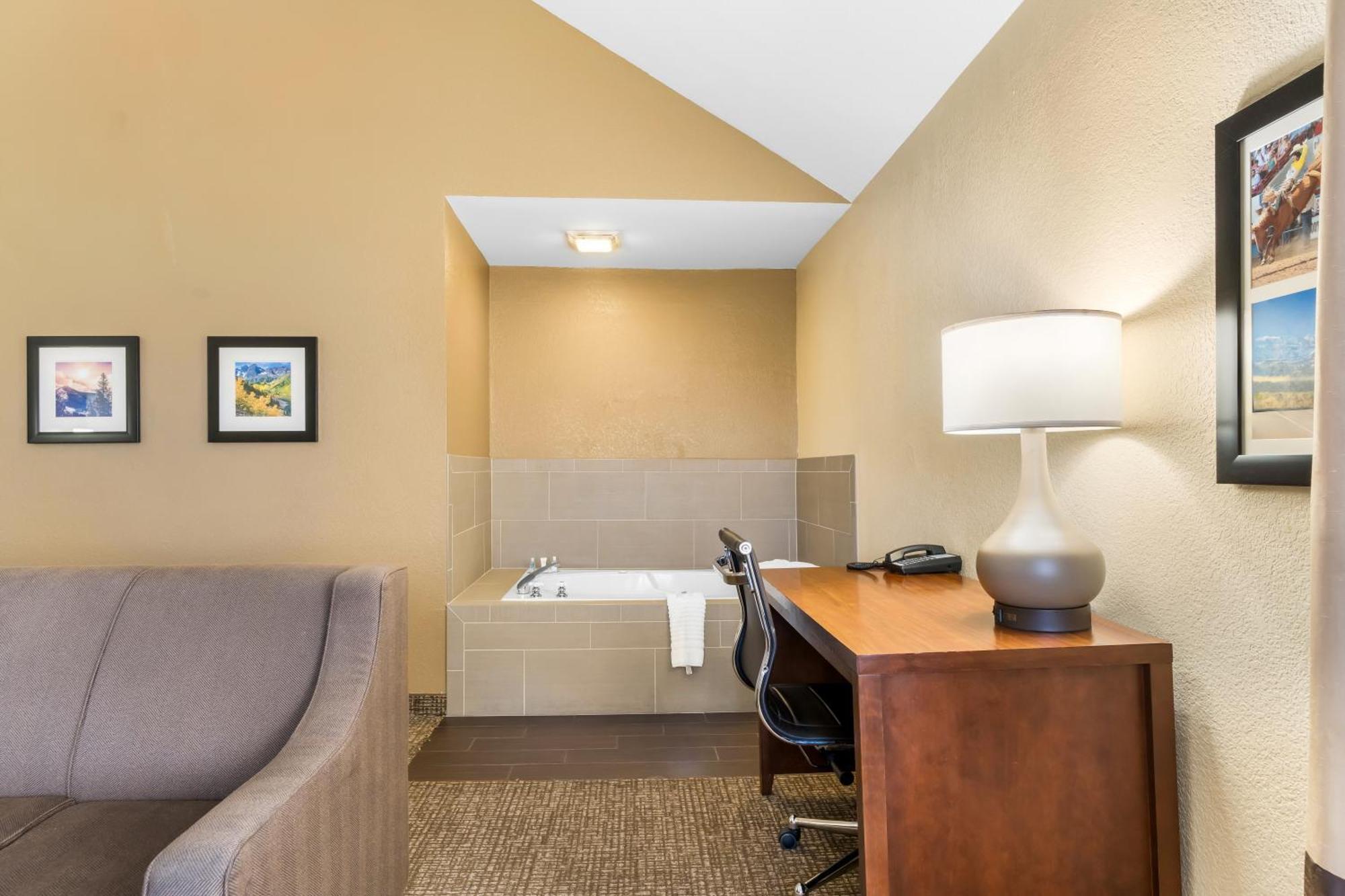 Comfort Inn & Suites Greeley Esterno foto